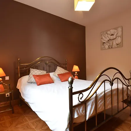 펜션 Luxurious In Domme With Swimming Pool