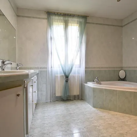 Luxurious In Domme With Swimming Pool 펜션 *